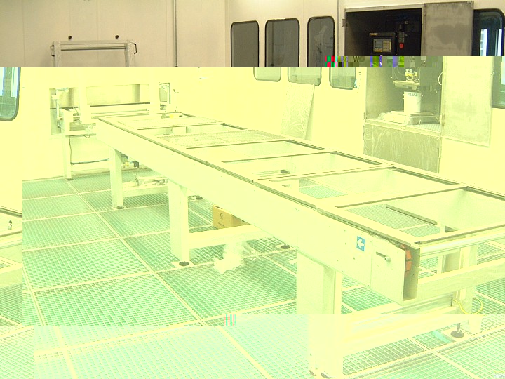 Lackierkabine mit F&ouml;rdertechnik und Unterflurbodenabsaugung