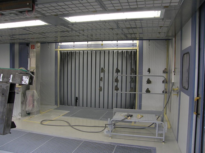 Innenansicht Kleinteil-Lackierkabine 