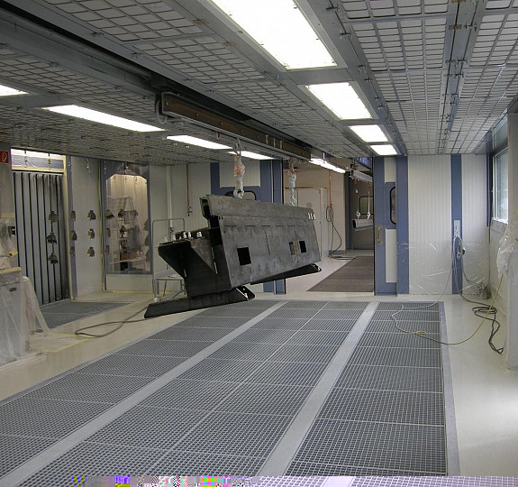 Innenansicht Gro&szlig;teil-Lackierkabine 